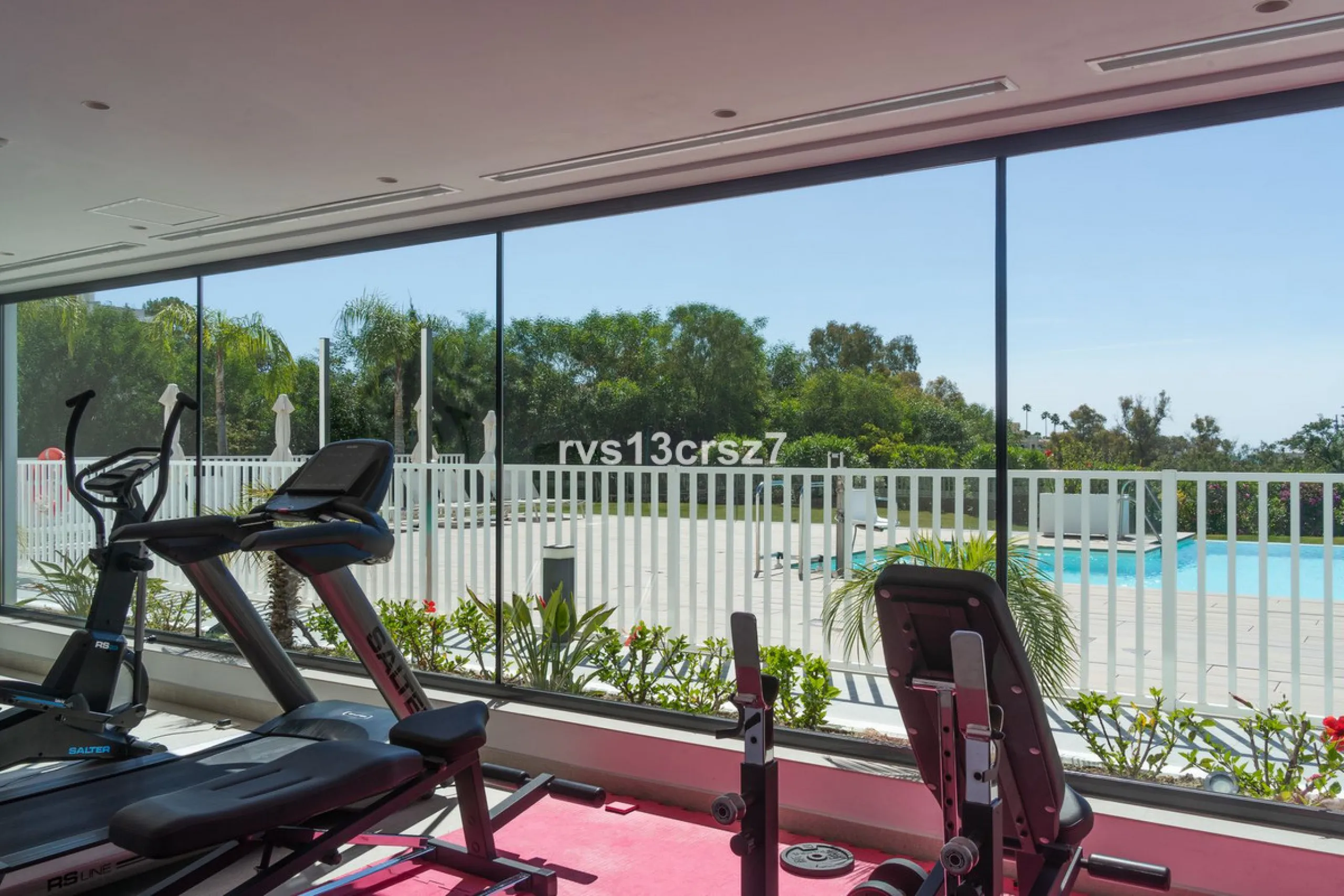 Apartment - Middle Floor Apartment в продаже в Benahavís, Málaga. В доме 2 спален и 2 ванных комнат. Площадь дома 112 м². Площадь участка 92 м²