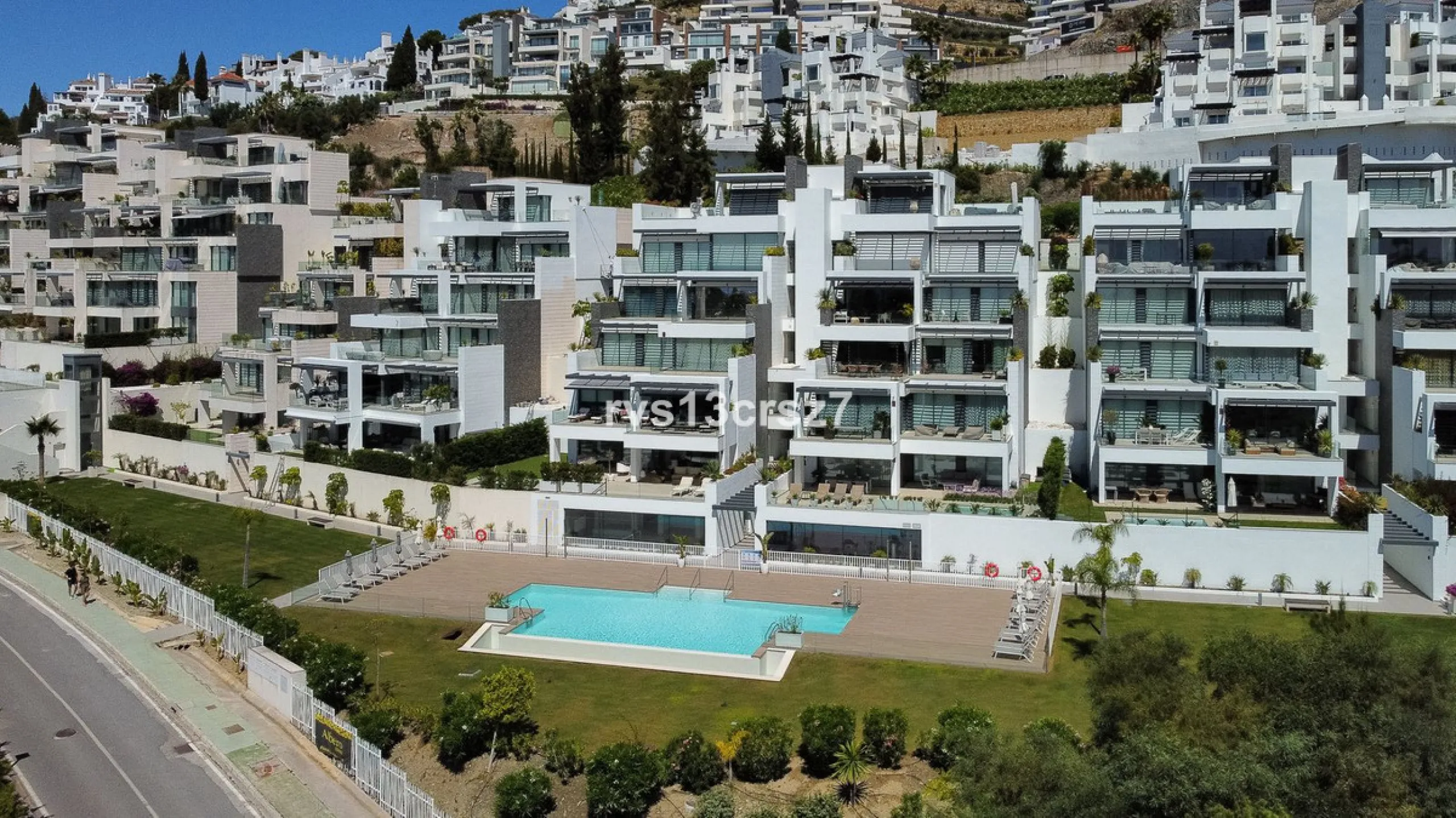 Apartment - Middle Floor Apartment в продаже в Benahavís, Málaga. В доме 2 спален и 2 ванных комнат. Площадь дома 112 м². Площадь участка 92 м²