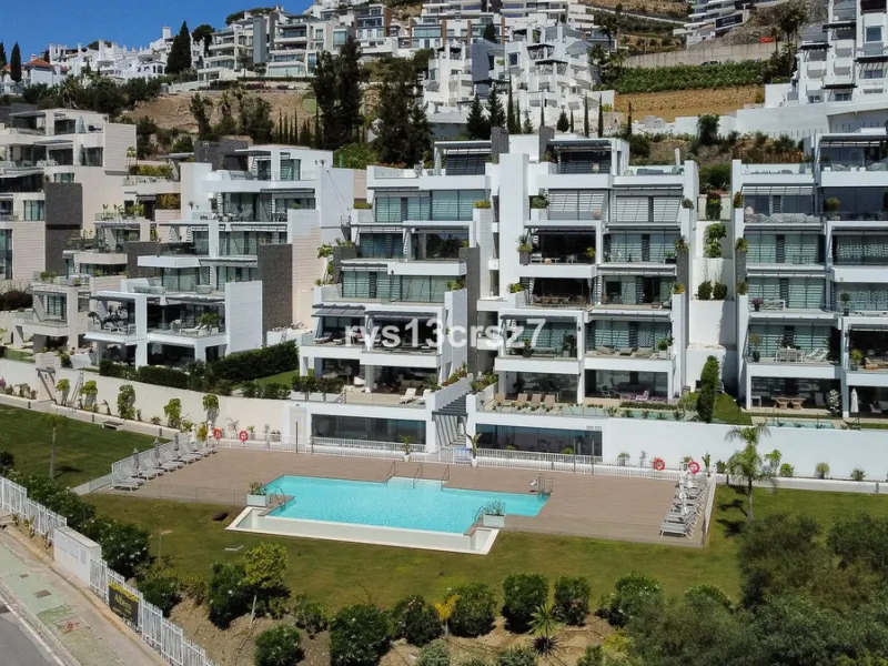Apartment - Middle Floor Apartment в продаже в Benahavís, Málaga. В доме 2 спален и 2 ванных комнат. Площадь дома 112 м². Площадь участка 92 м²