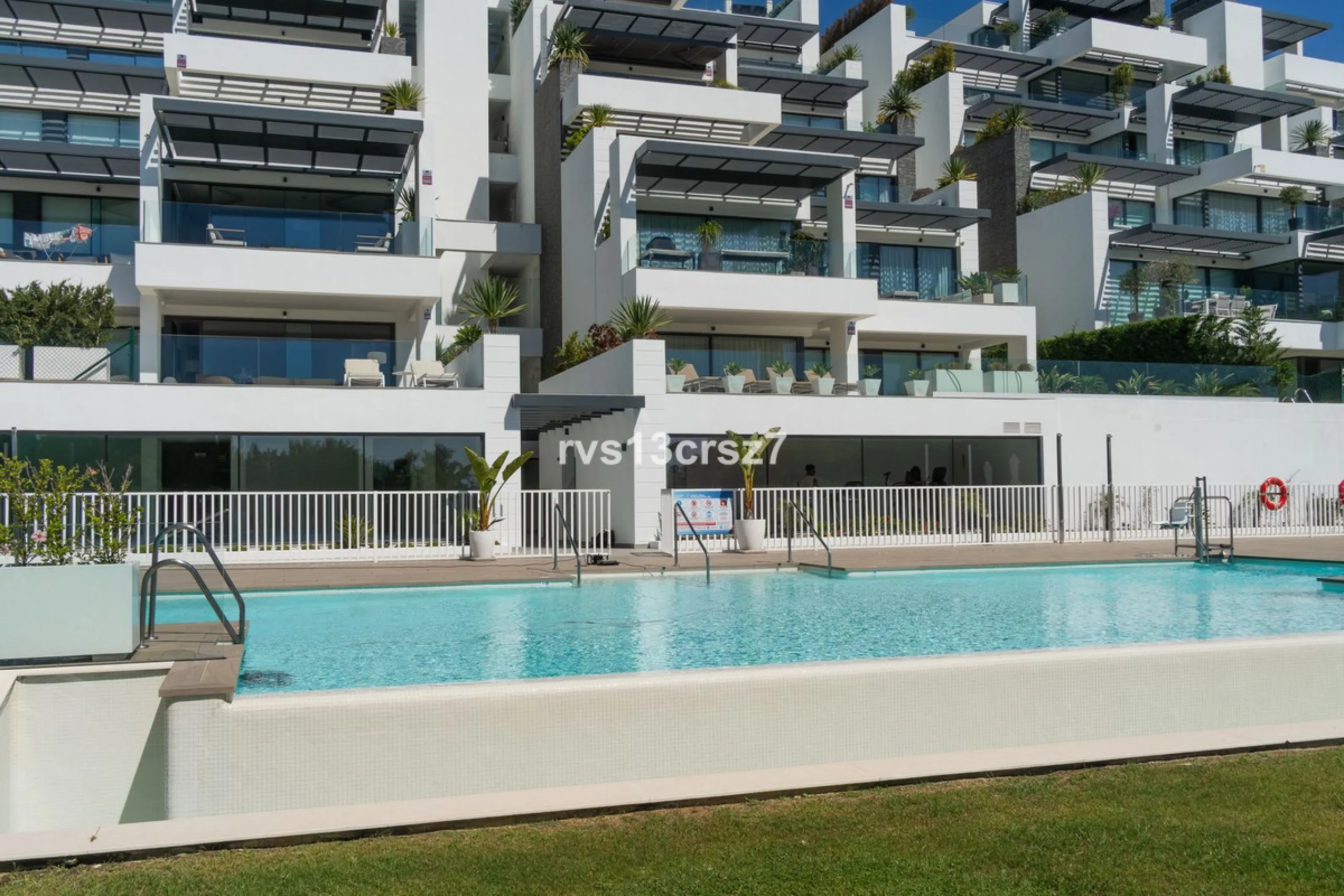 Apartment - Middle Floor Apartment в продаже в Benahavís, Málaga. В доме 2 спален и 2 ванных комнат. Площадь дома 112 м². Площадь участка 92 м²
