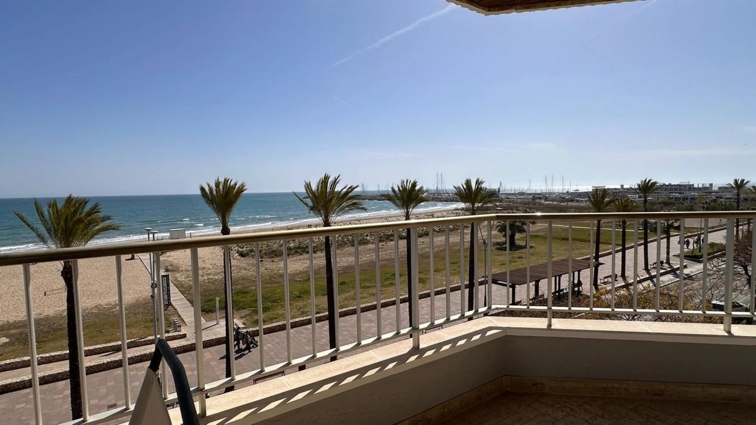 Frontline sea view apartment in Segur de Calafell