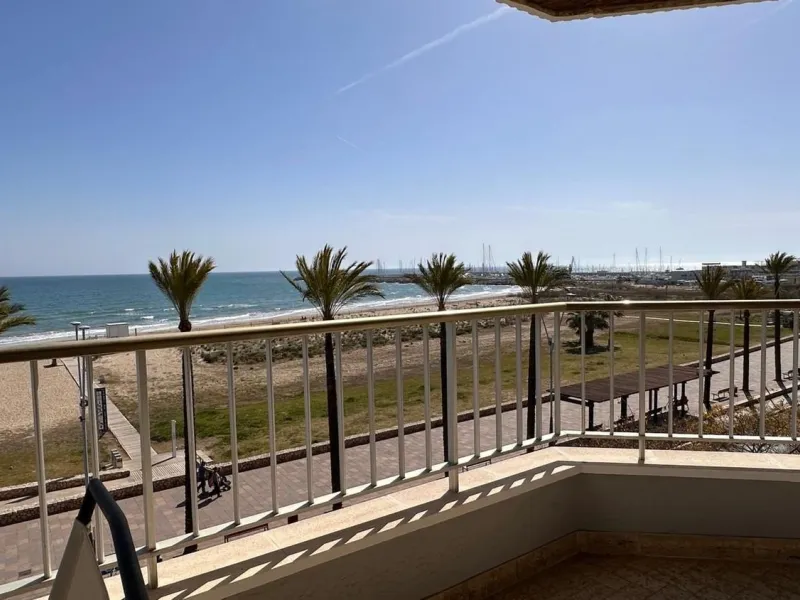 Frontline sea view apartment in Segur de Calafell