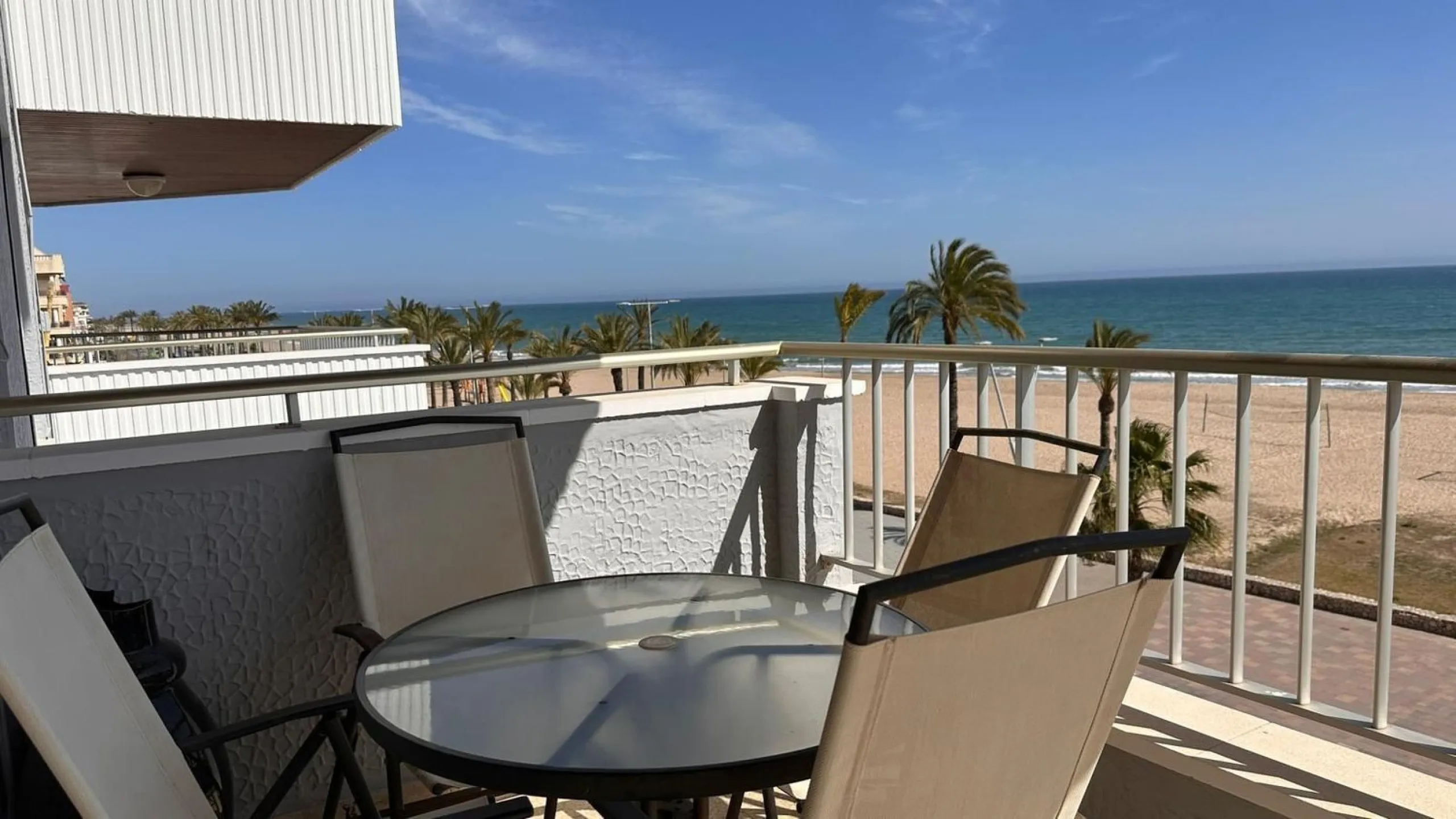 Frontline sea view apartment in Segur de Calafell