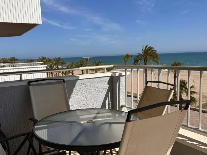 Frontline sea view apartment in Segur de Calafell