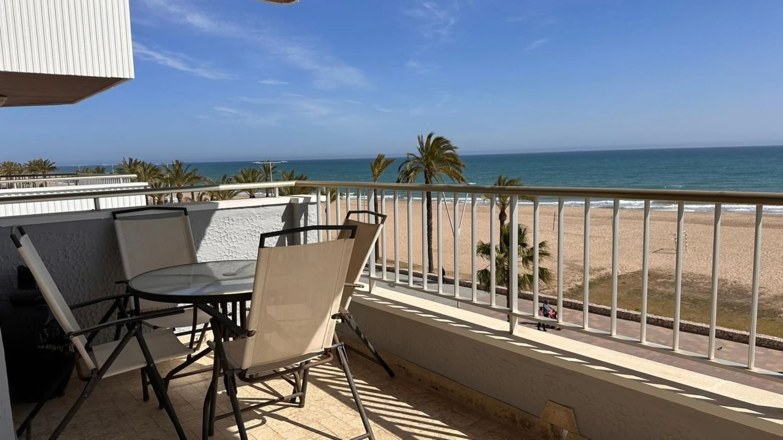Frontline sea view apartment in Segur de Calafell