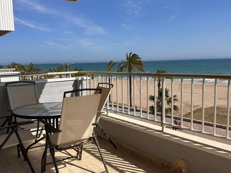 Frontline sea view apartment in Segur de Calafell