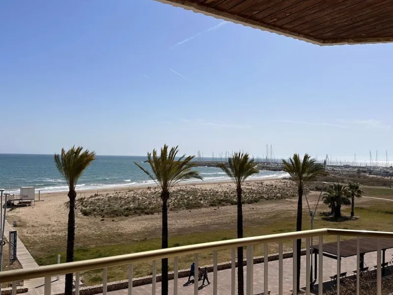 Frontline sea view apartment in Segur de Calafell