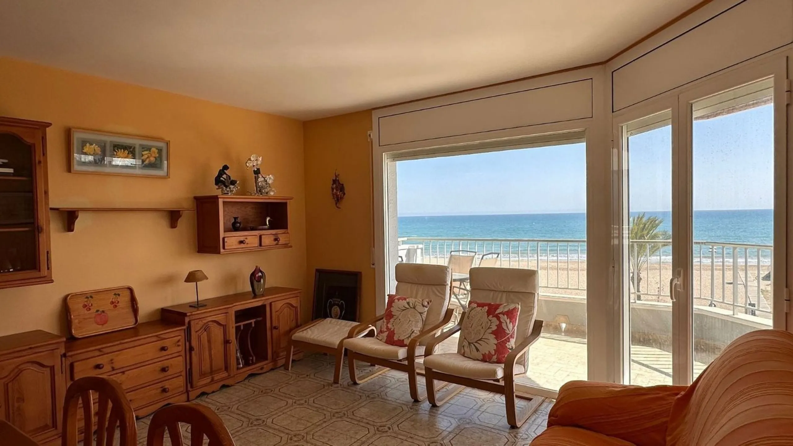 Frontline sea view apartment in Segur de Calafell