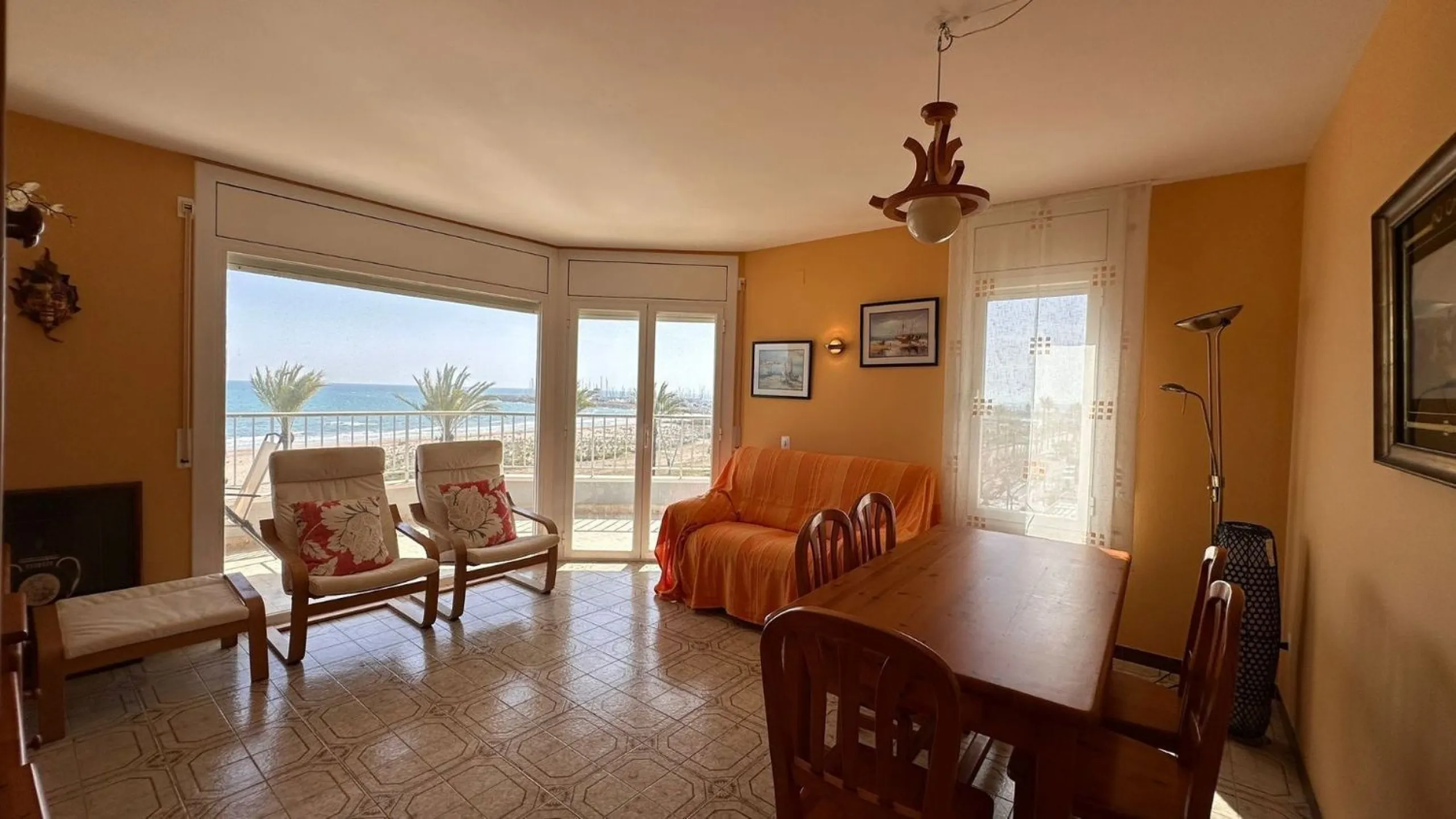 Frontline sea view apartment in Segur de Calafell