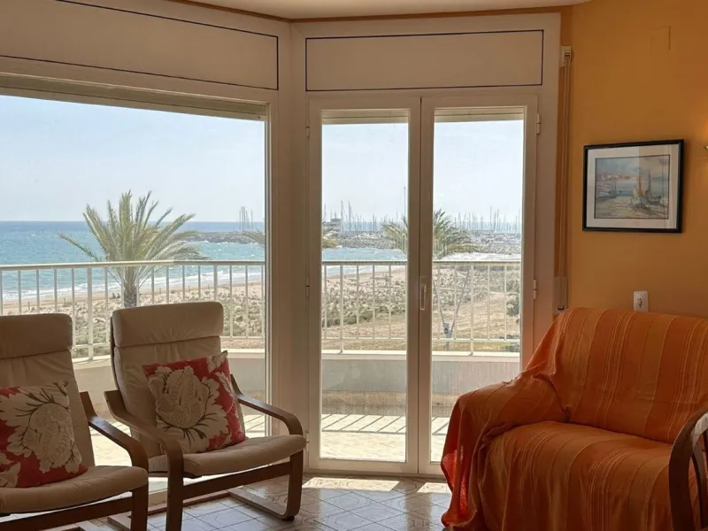 Frontline sea view apartment in Segur de Calafell