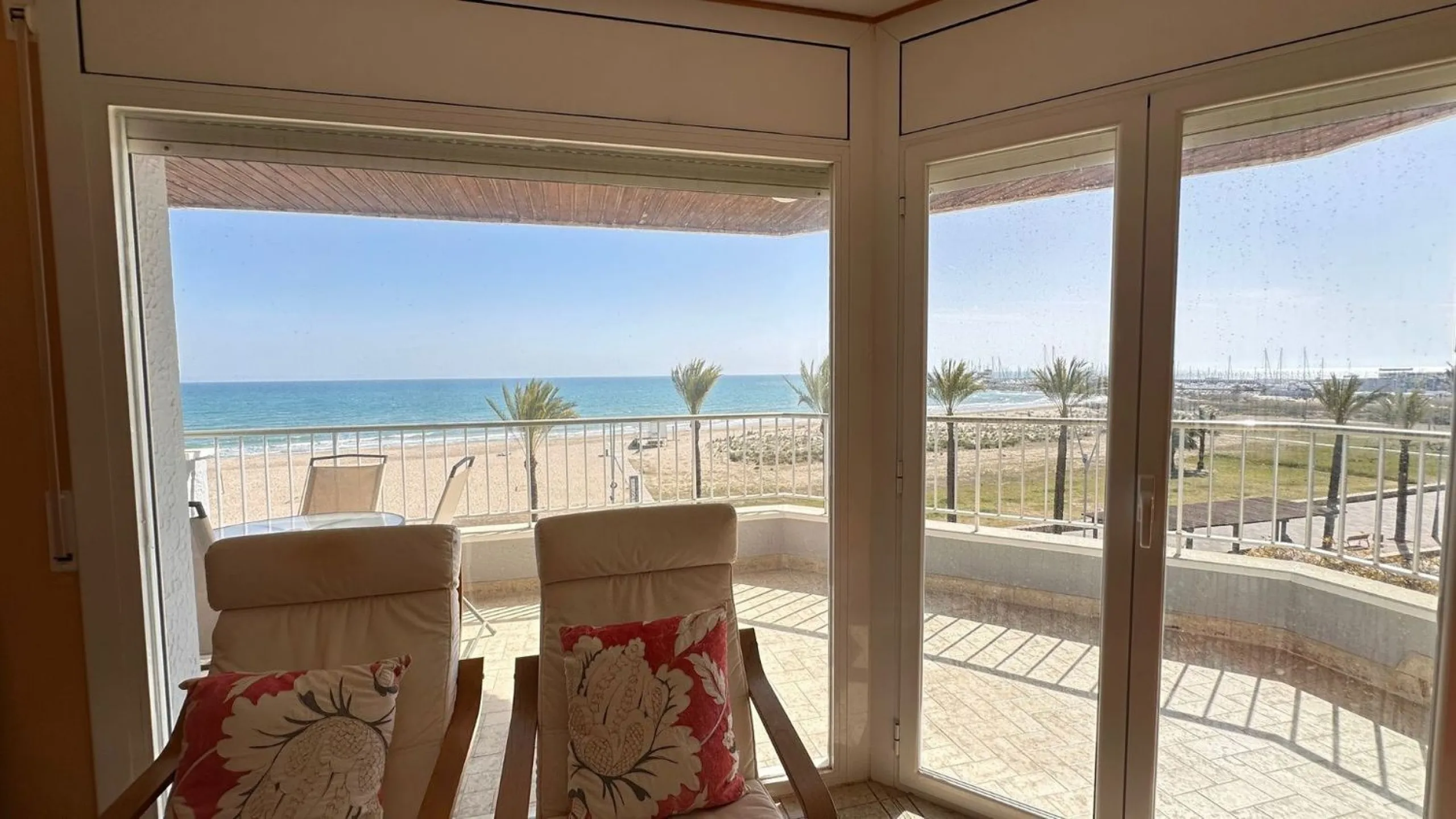 Frontline sea view apartment in Segur de Calafell