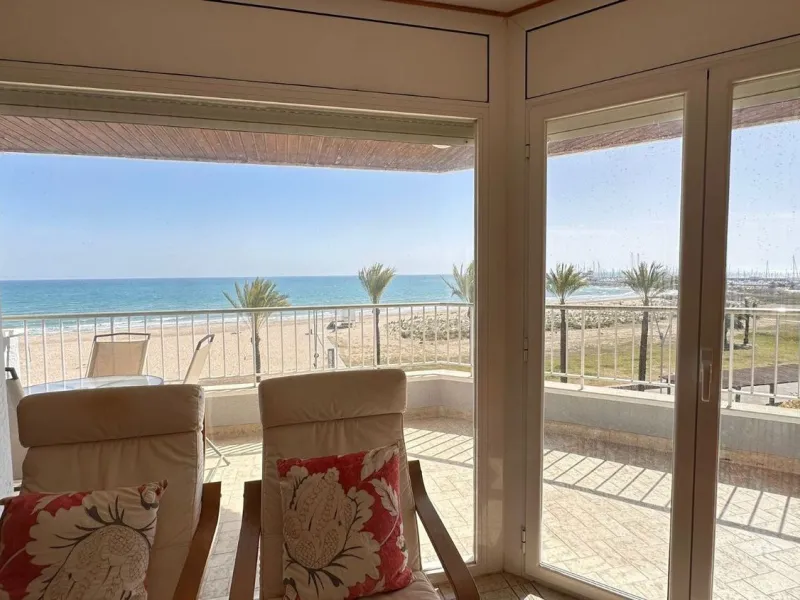 Frontline sea view apartment in Segur de Calafell