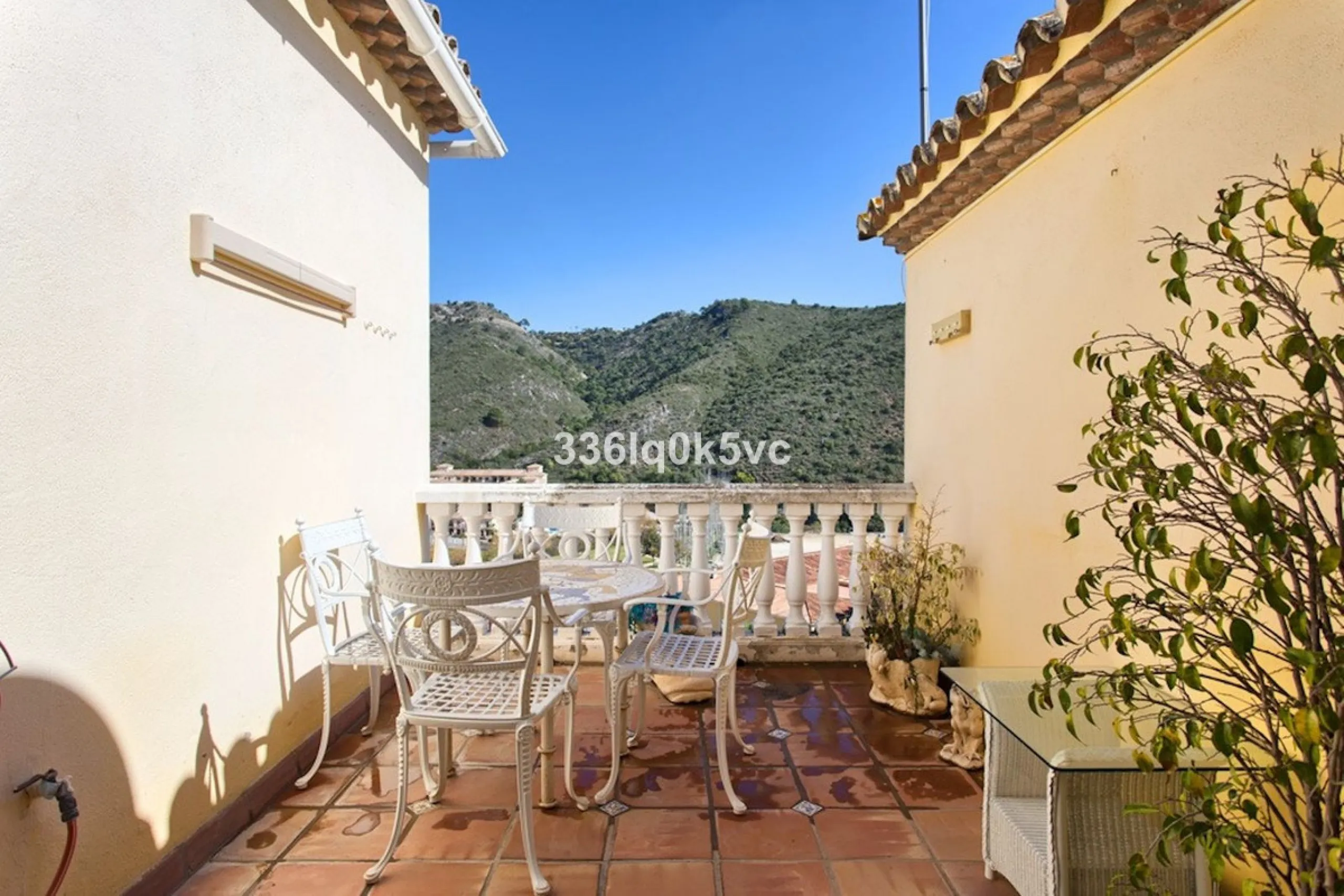 House - Townhouse в продаже в Benahavís, Málaga. В доме 3 спален и 3 ванных комнат. Площадь дома 133 м²