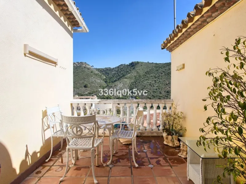 Opportunity in Benahavís – 3-Bedroom Townhouse Ideal for Living or Investment