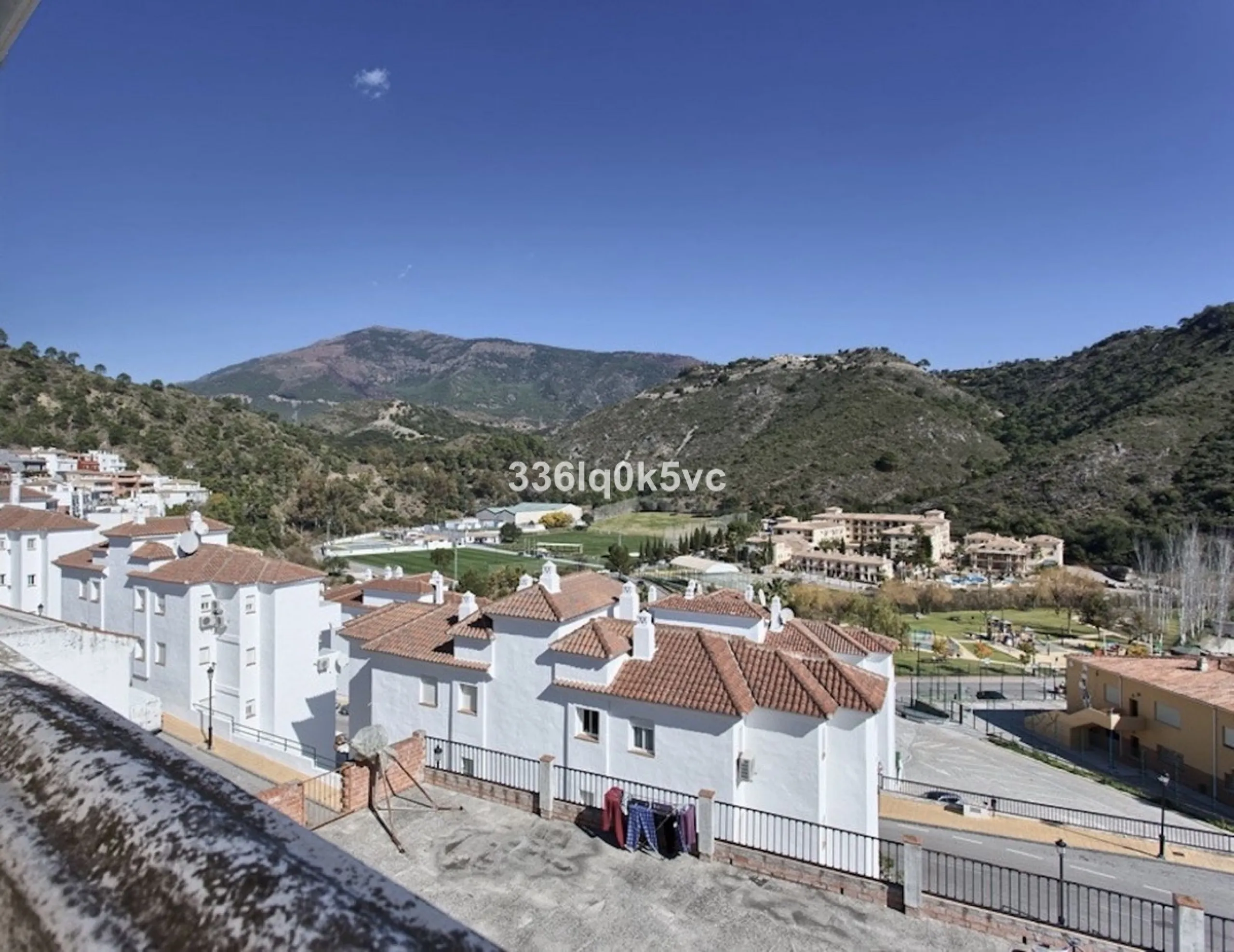 House - Townhouse в продаже в Benahavís, Málaga. В доме 3 спален и 3 ванных комнат. Площадь дома 133 м²