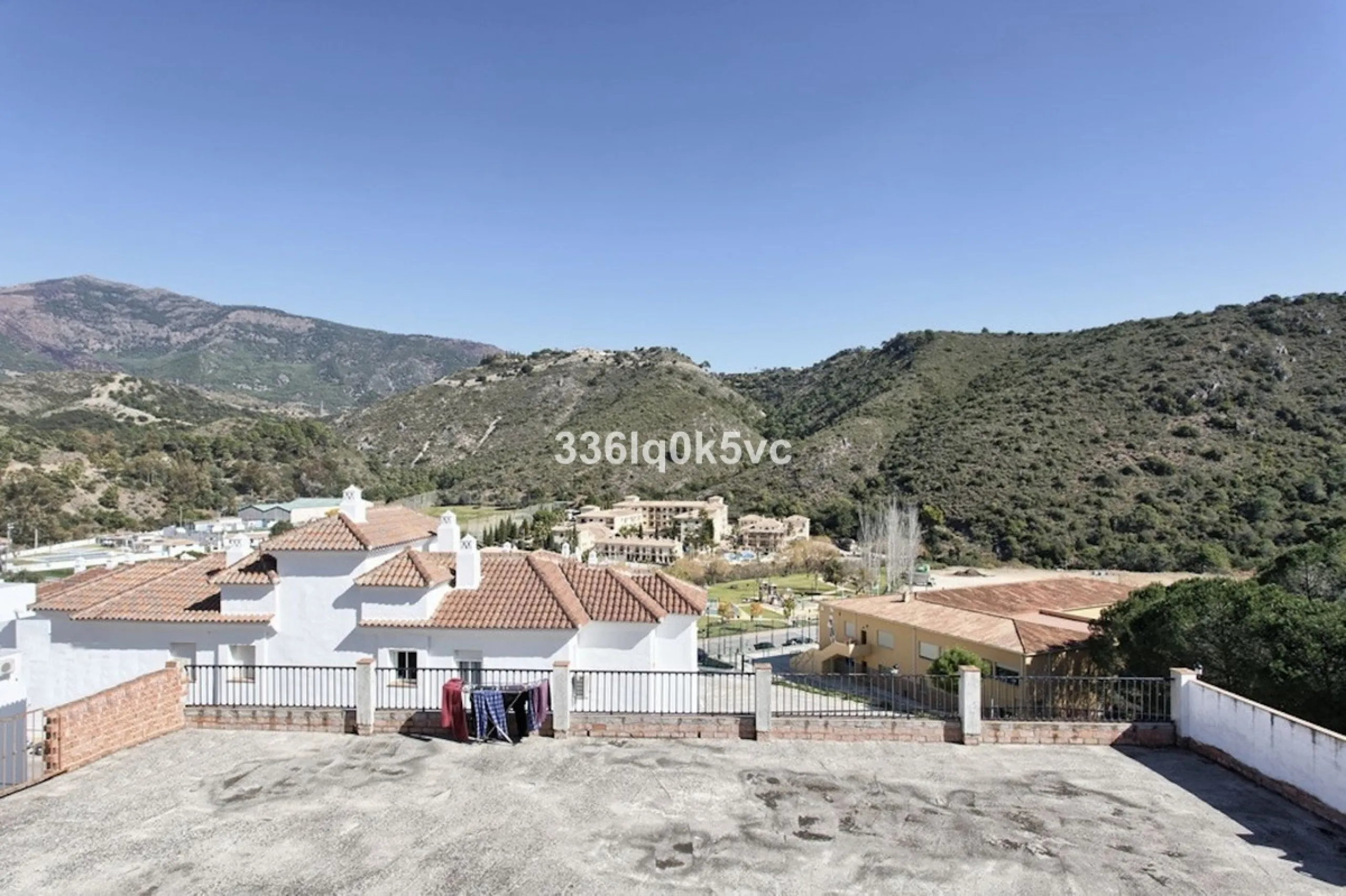 House - Townhouse в продаже в Benahavís, Málaga. В доме 3 спален и 3 ванных комнат. Площадь дома 133 м²