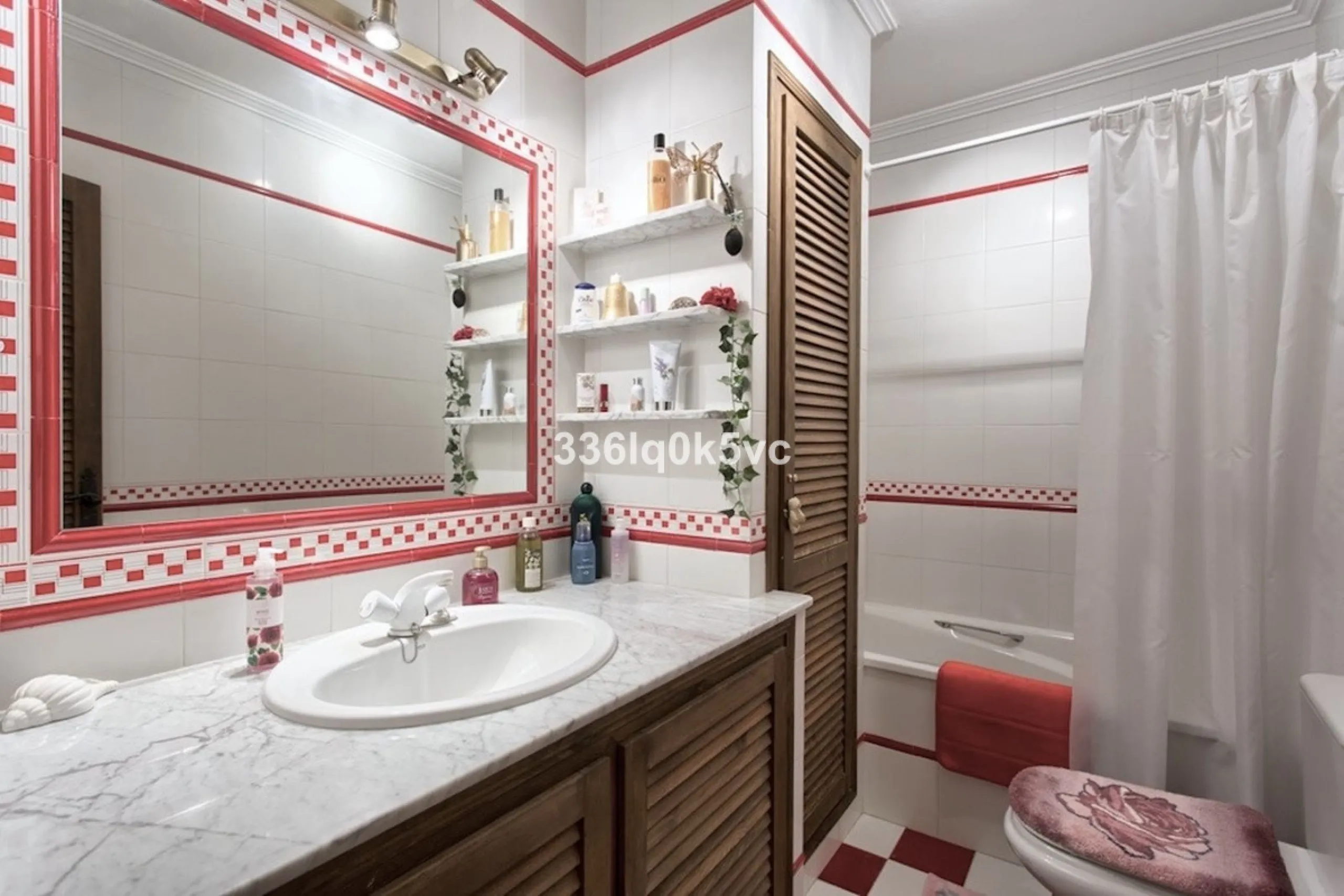 House - Townhouse в продаже в Benahavís, Málaga. В доме 3 спален и 3 ванных комнат. Площадь дома 133 м²
