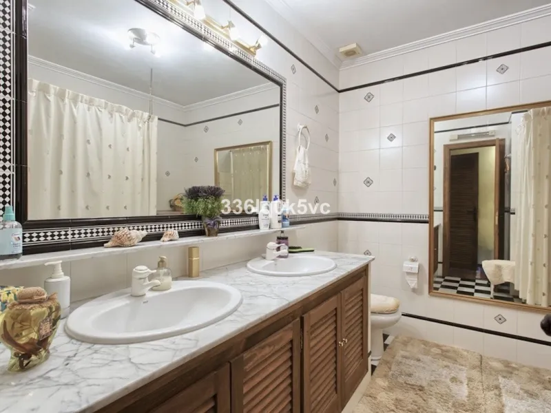House - Townhouse в продаже в Benahavís, Málaga. В доме 3 спален и 3 ванных комнат. Площадь дома 133 м²