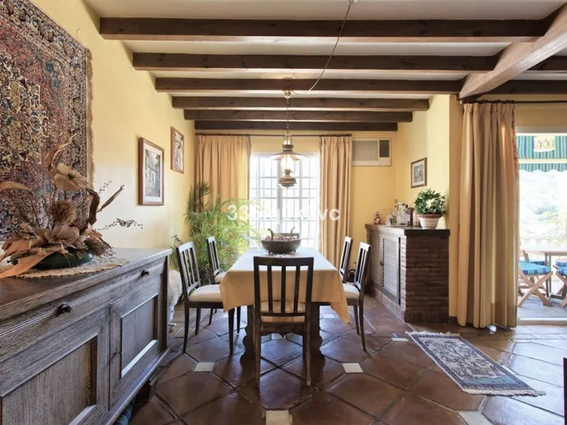 House - Townhouse в продаже в Benahavís, Málaga. В доме 3 спален и 3 ванных комнат. Площадь дома 133 м²
