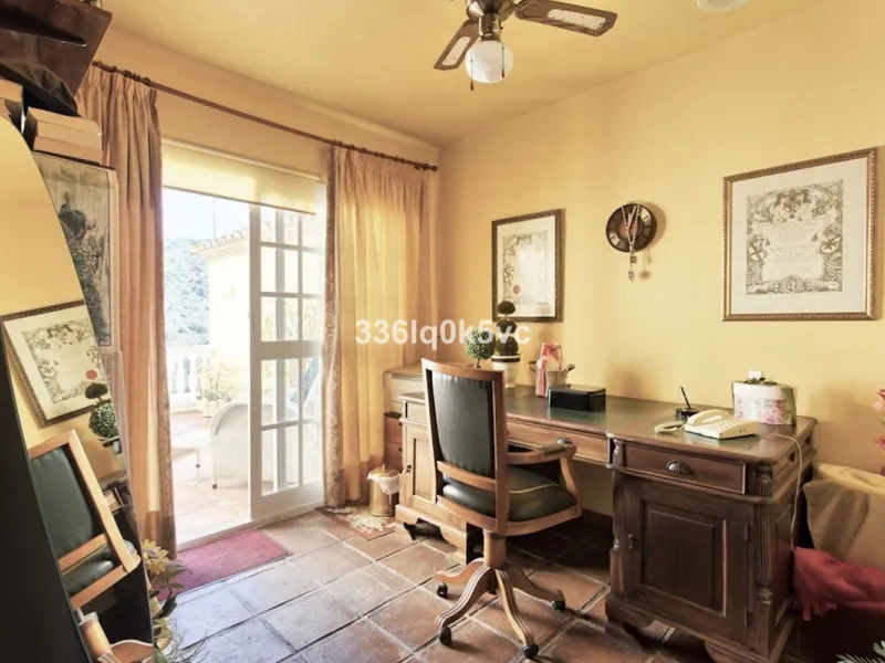 House - Townhouse в продаже в Benahavís, Málaga. В доме 3 спален и 3 ванных комнат. Площадь дома 133 м²