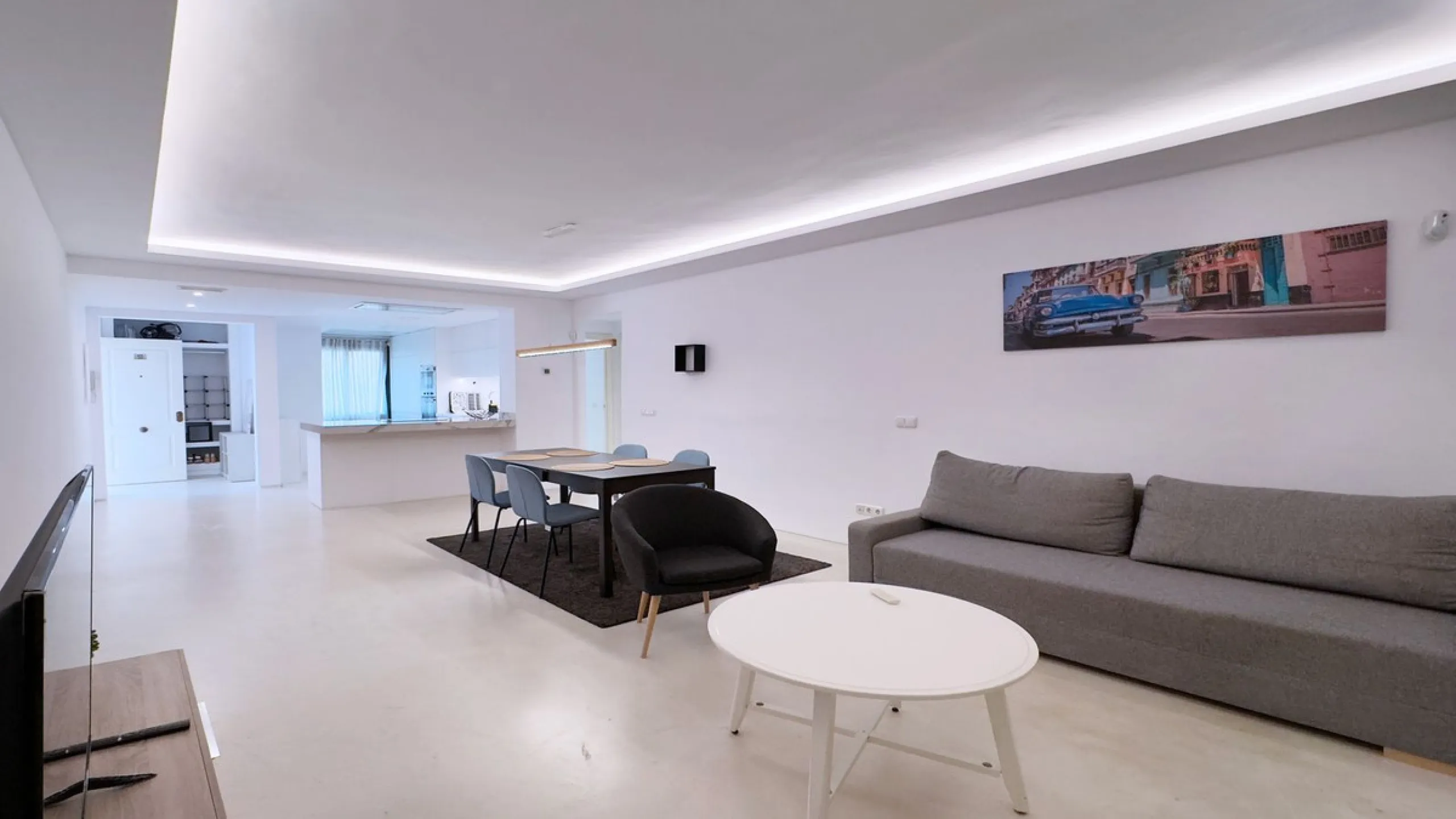 Property in unbeatable location, as is the area of Aloha, with all kinds of services within walking distance.
