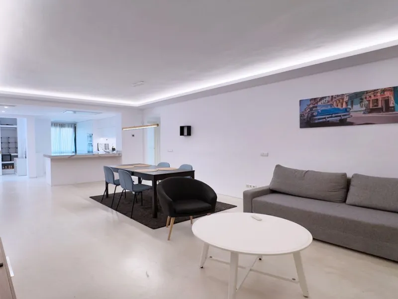 Property in unbeatable location, as is the area of Aloha, with all kinds of services within walking distance.