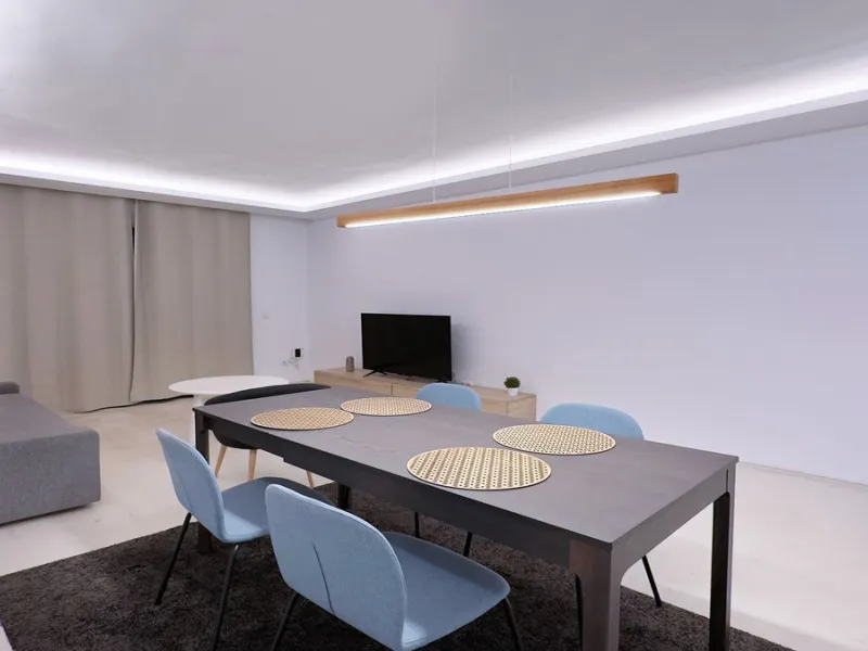 Property in unbeatable location, as is the area of Aloha, with all kinds of services within walking distance.