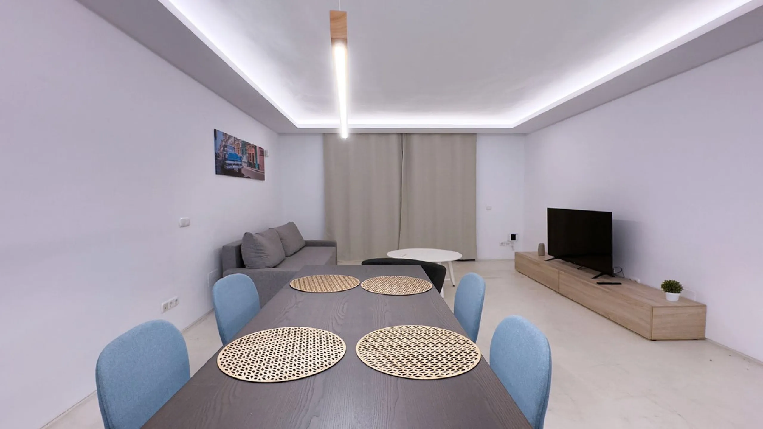 Property in unbeatable location, as is the area of Aloha, with all kinds of services within walking distance.
