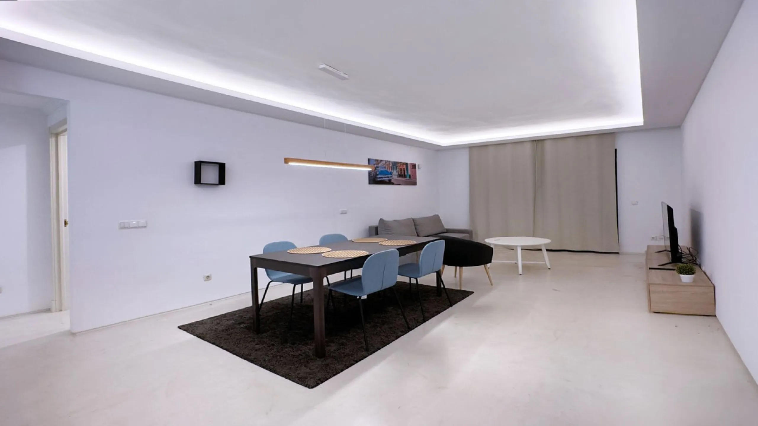 Property in unbeatable location, as is the area of Aloha, with all kinds of services within walking distance.
