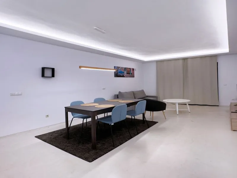 Property in unbeatable location, as is the area of Aloha, with all kinds of services within walking distance.