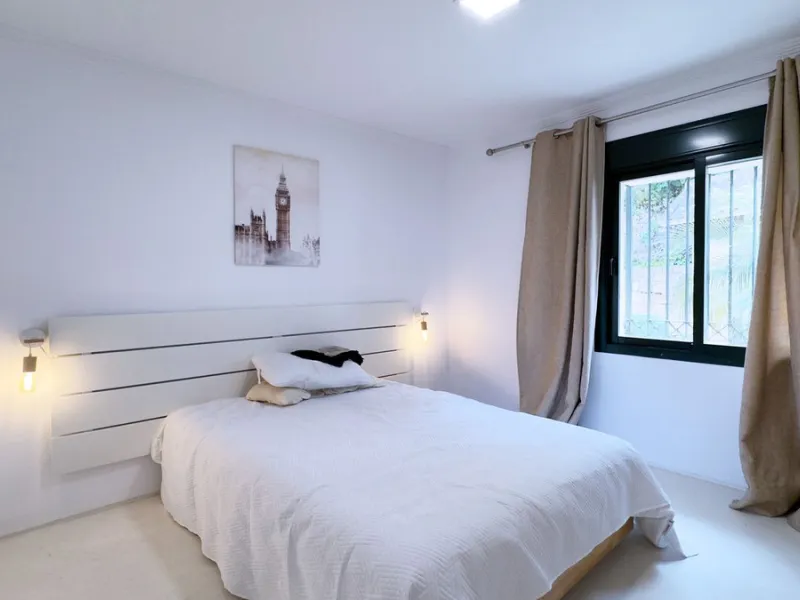 Property in unbeatable location, as is the area of Aloha, with all kinds of services within walking distance.