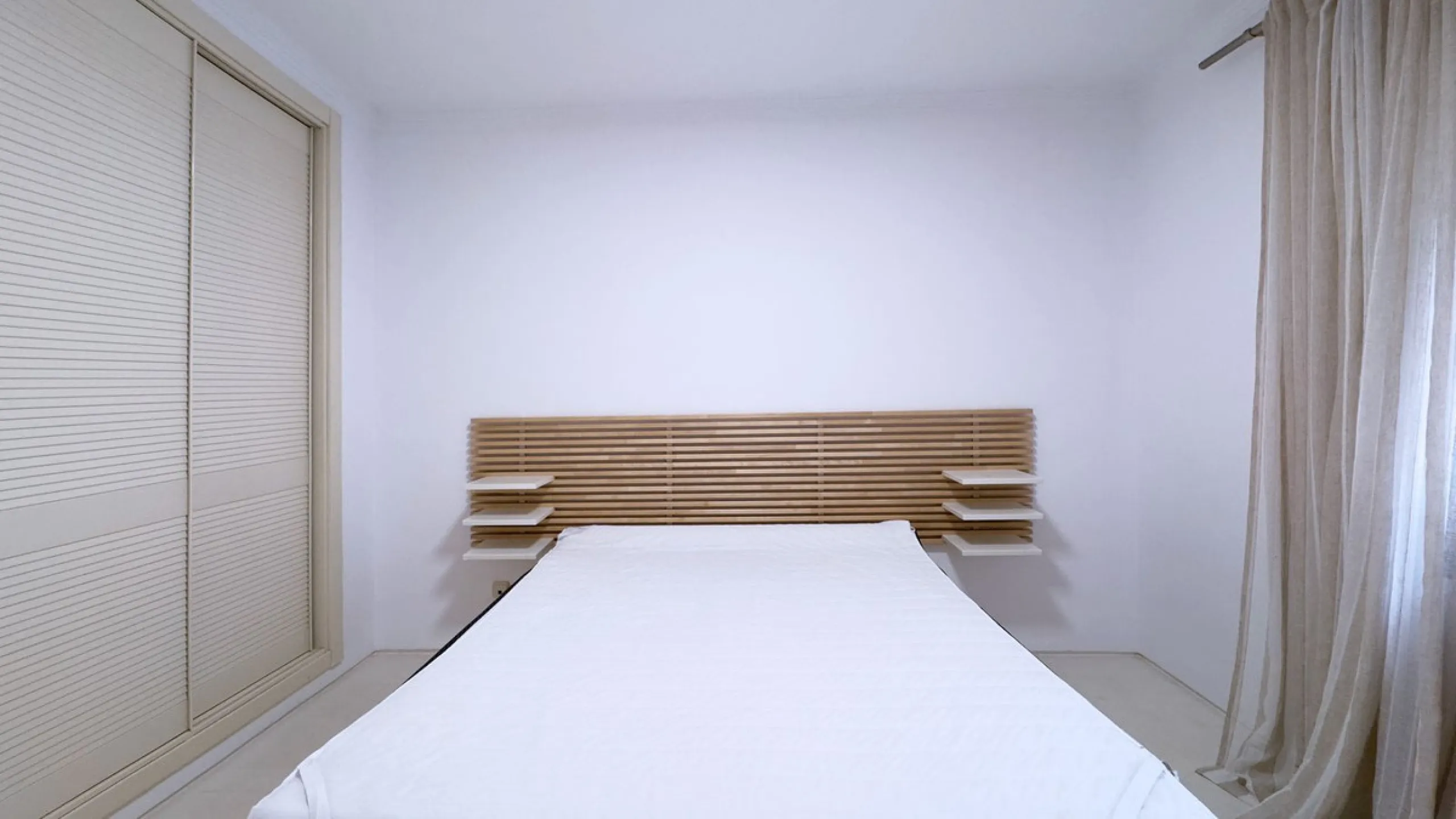 Property in unbeatable location, as is the area of Aloha, with all kinds of services within walking distance.