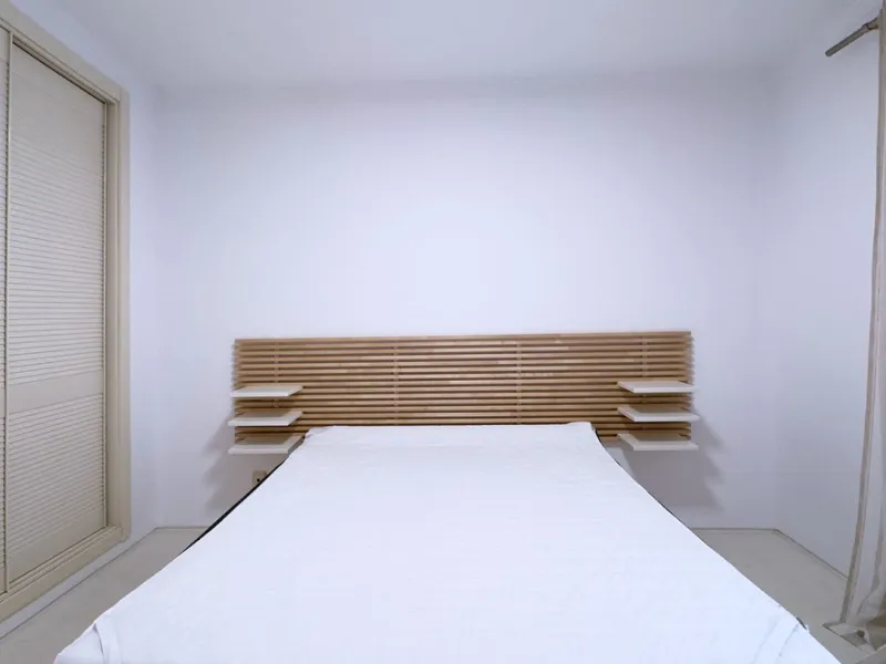 Property in unbeatable location, as is the area of Aloha, with all kinds of services within walking distance.