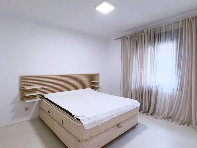 Property in unbeatable location, as is the area of Aloha, with all kinds of services within walking distance.