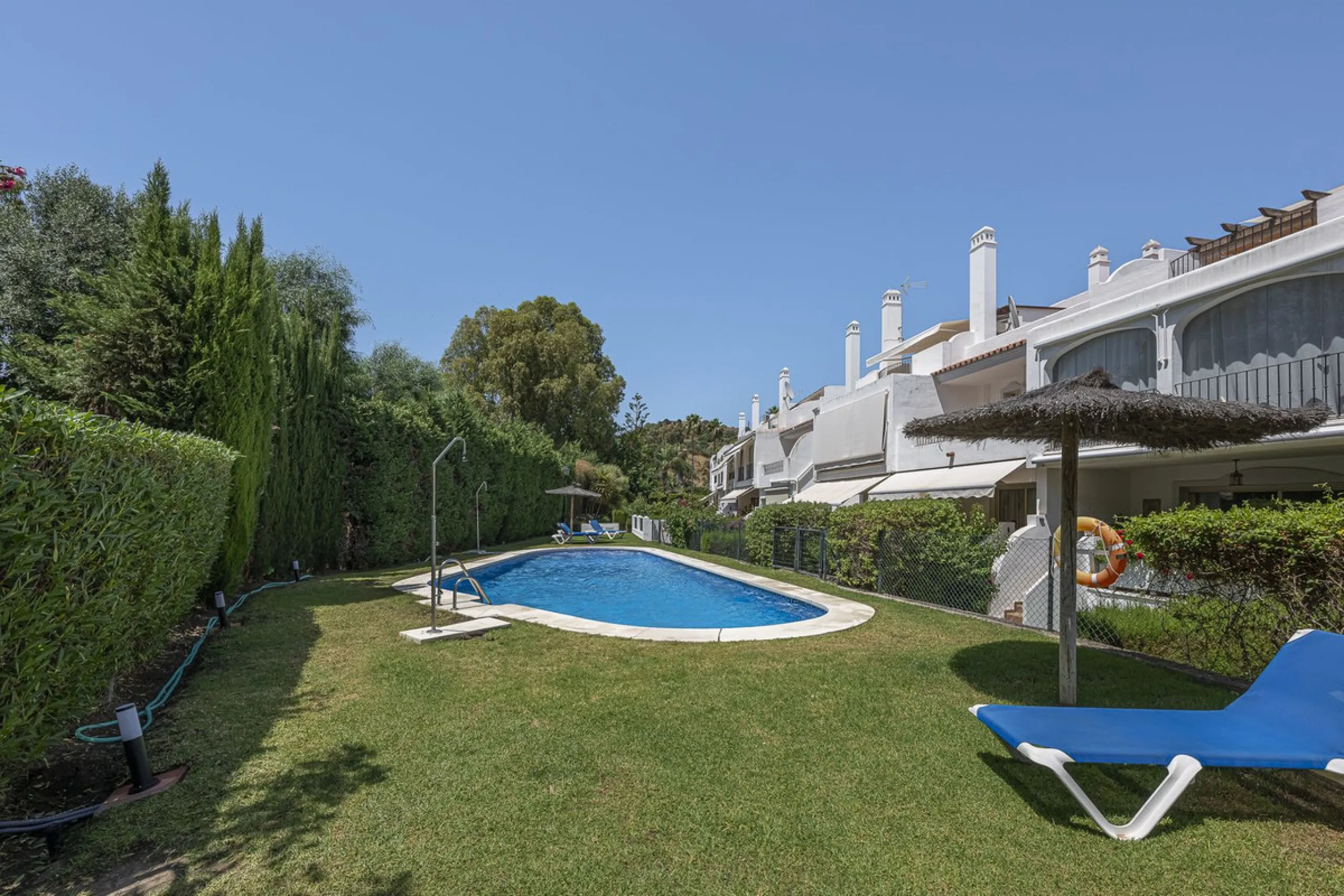 Elegant Family Townhouse in the Heart of Nueva Andalucía, Marbella´s  Golf ValleyWelcome to this beautifully maintained and spacious townhouse, ideally situated in the prestigious Golf Valley of Nueva Andalucía. This four-level home combines comfort, styl