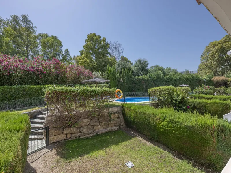 Elegant Family Townhouse in the Heart of Nueva Andalucía, Marbella´s  Golf ValleyWelcome to this beautifully maintained and spacious townhouse, ideally situated in the prestigious Golf Valley of Nueva Andalucía. This four-level home combines comfort, styl