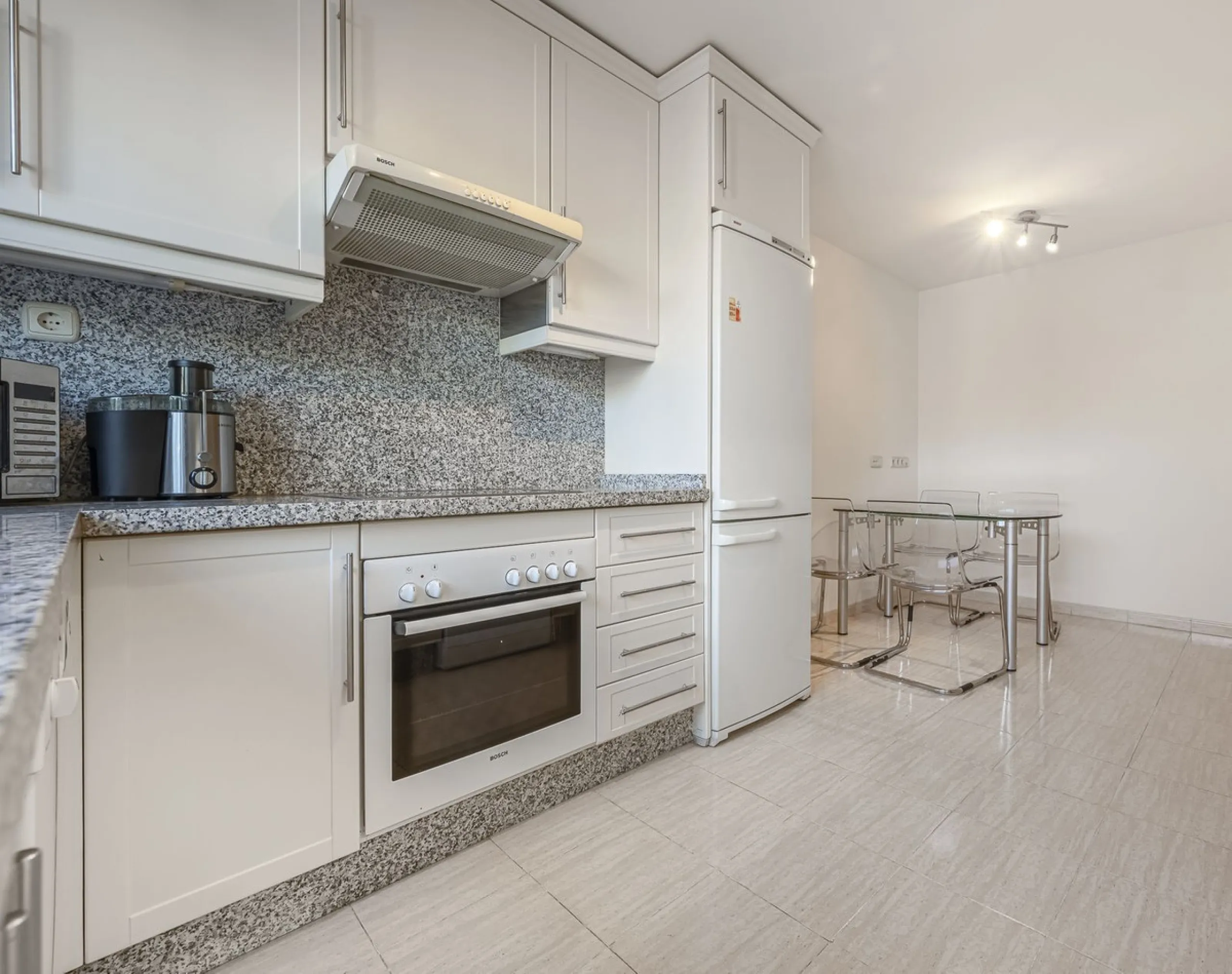 Elegant Family Townhouse in the Heart of Nueva Andalucía, Marbella´s  Golf ValleyWelcome to this beautifully maintained and spacious townhouse, ideally situated in the prestigious Golf Valley of Nueva Andalucía. This four-level home combines comfort, styl