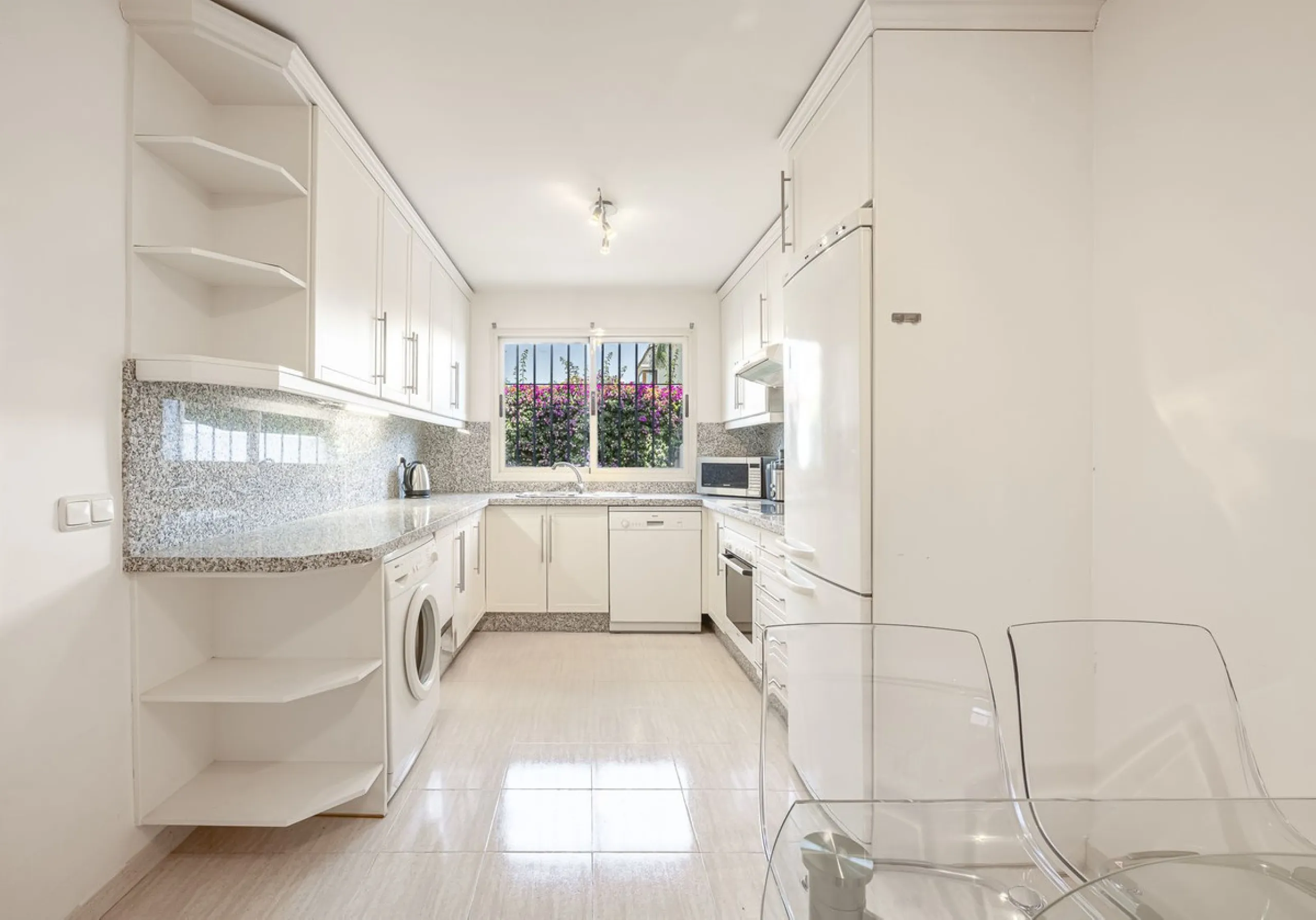 Elegant Family Townhouse in the Heart of Nueva Andalucía, Marbella´s  Golf ValleyWelcome to this beautifully maintained and spacious townhouse, ideally situated in the prestigious Golf Valley of Nueva Andalucía. This four-level home combines comfort, styl