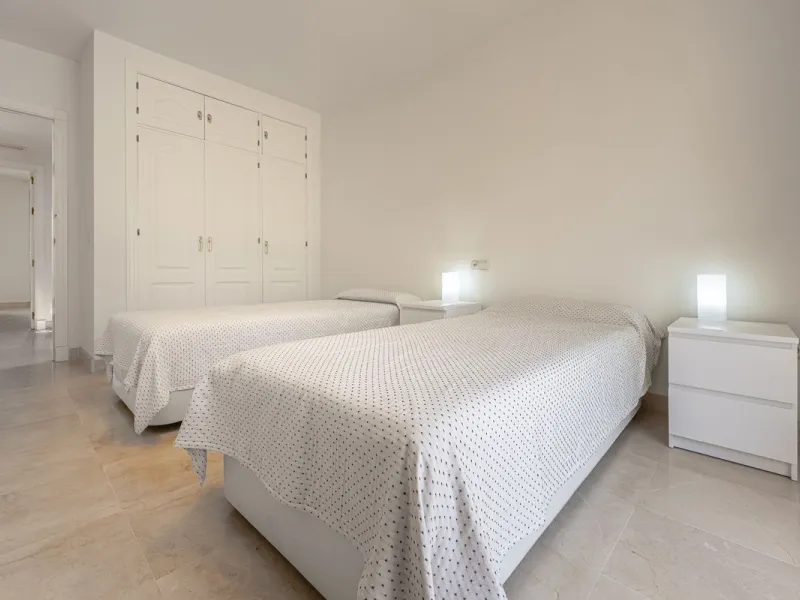 Elegant Family Townhouse in the Heart of Nueva Andalucía, Marbella´s  Golf ValleyWelcome to this beautifully maintained and spacious townhouse, ideally situated in the prestigious Golf Valley of Nueva Andalucía. This four-level home combines comfort, styl