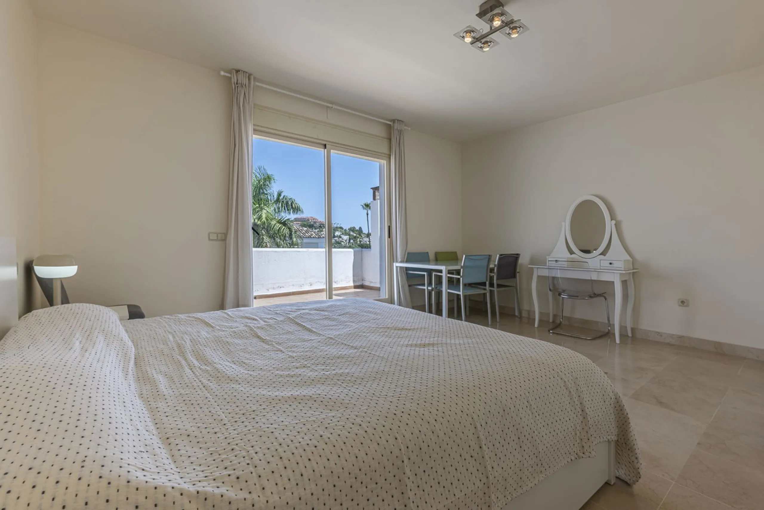Elegant Family Townhouse in the Heart of Nueva Andalucía, Marbella´s  Golf ValleyWelcome to this beautifully maintained and spacious townhouse, ideally situated in the prestigious Golf Valley of Nueva Andalucía. This four-level home combines comfort, styl