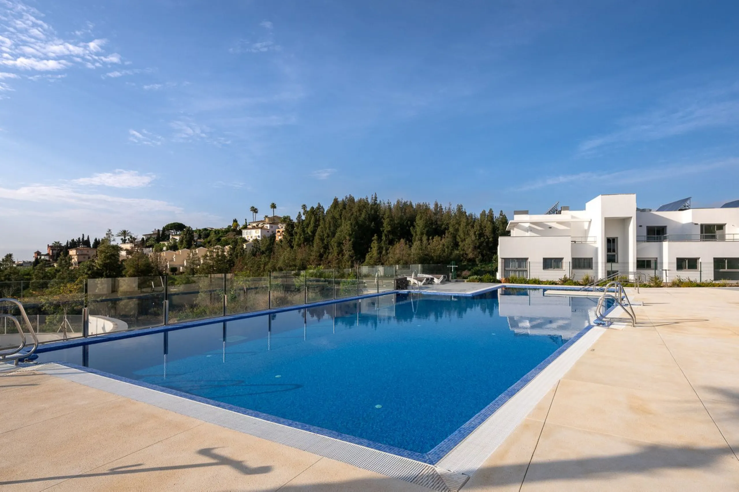 Apartment - Middle Floor Apartment в продаже в Mijas, Málaga. В доме 3 спален и 2 ванных комнат. Площадь дома 114 м²