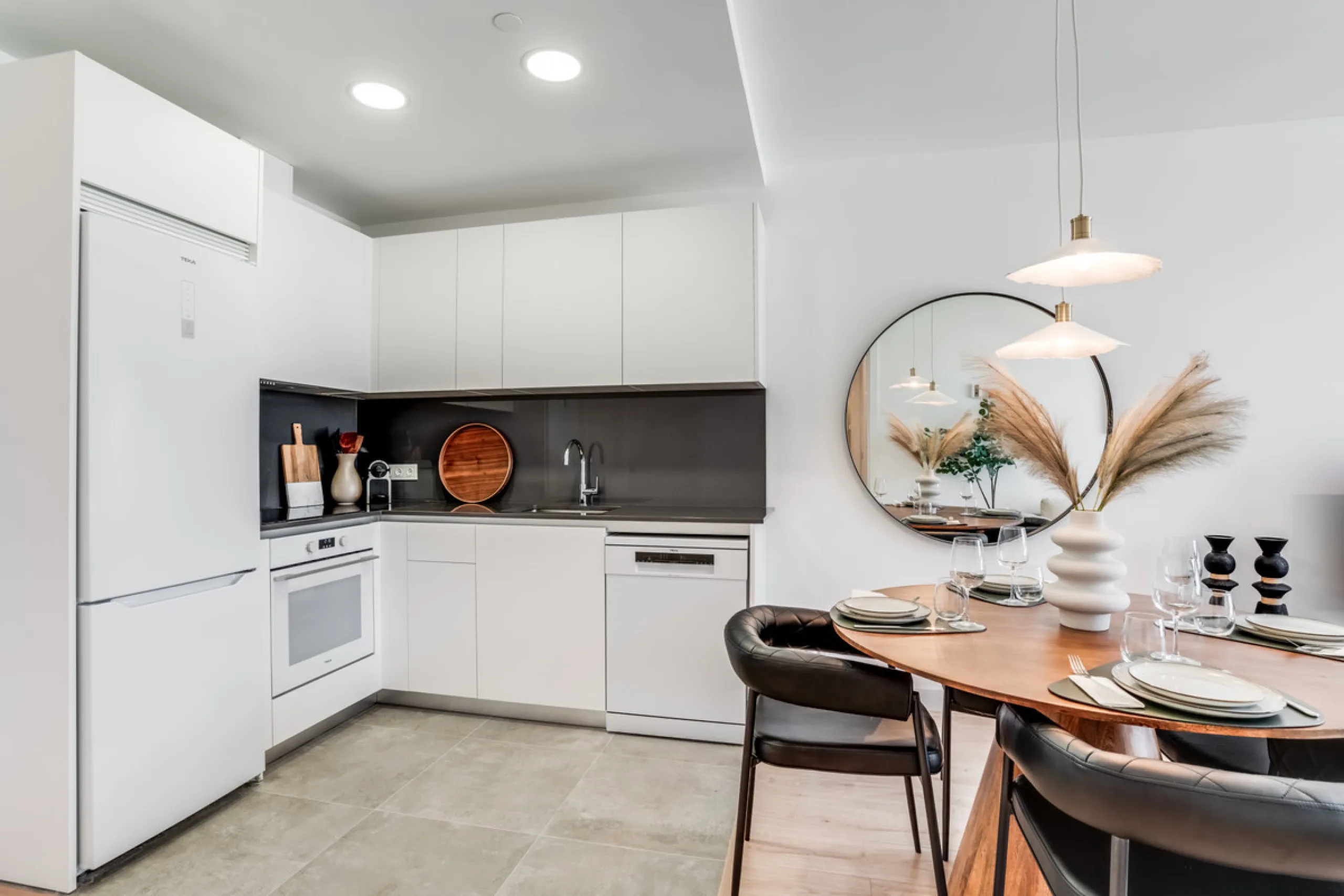 Experience high-rise living in the heart of Malaga! This elegant 2-bedroom, 2-bathroom apartment is located on the 25th floor of the iconic Malaga Urban Sky Tower, offering breathtaking panoramic views of the city skyline.