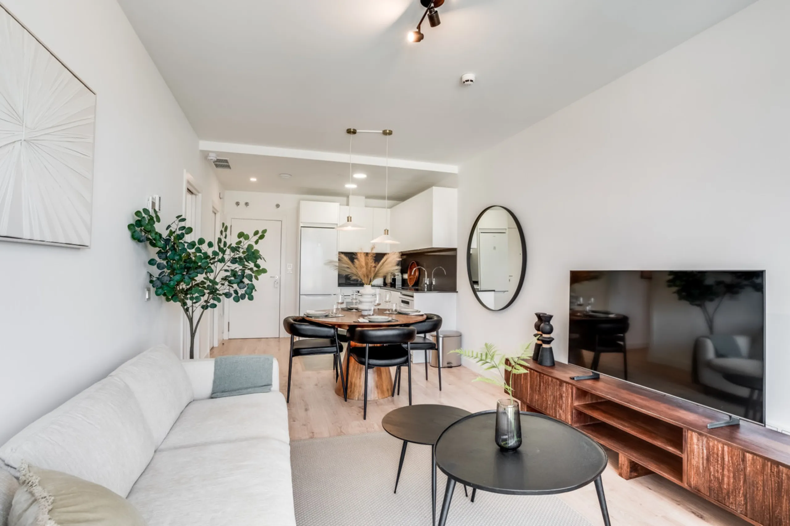 Experience high-rise living in the heart of Malaga! This elegant 2-bedroom, 2-bathroom apartment is located on the 25th floor of the iconic Malaga Urban Sky Tower, offering breathtaking panoramic views of the city skyline.