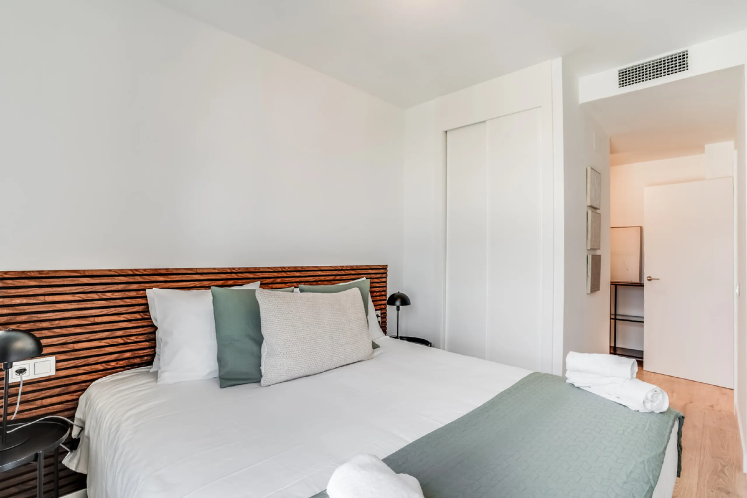 Experience high-rise living in the heart of Malaga! This elegant 2-bedroom, 2-bathroom apartment is located on the 25th floor of the iconic Malaga Urban Sky Tower, offering breathtaking panoramic views of the city skyline.