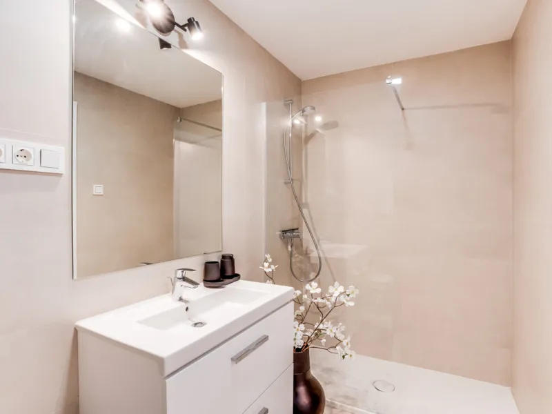 Experience high-rise living in the heart of Malaga! This elegant 2-bedroom, 2-bathroom apartment is located on the 25th floor of the iconic Malaga Urban Sky Tower, offering breathtaking panoramic views of the city skyline.