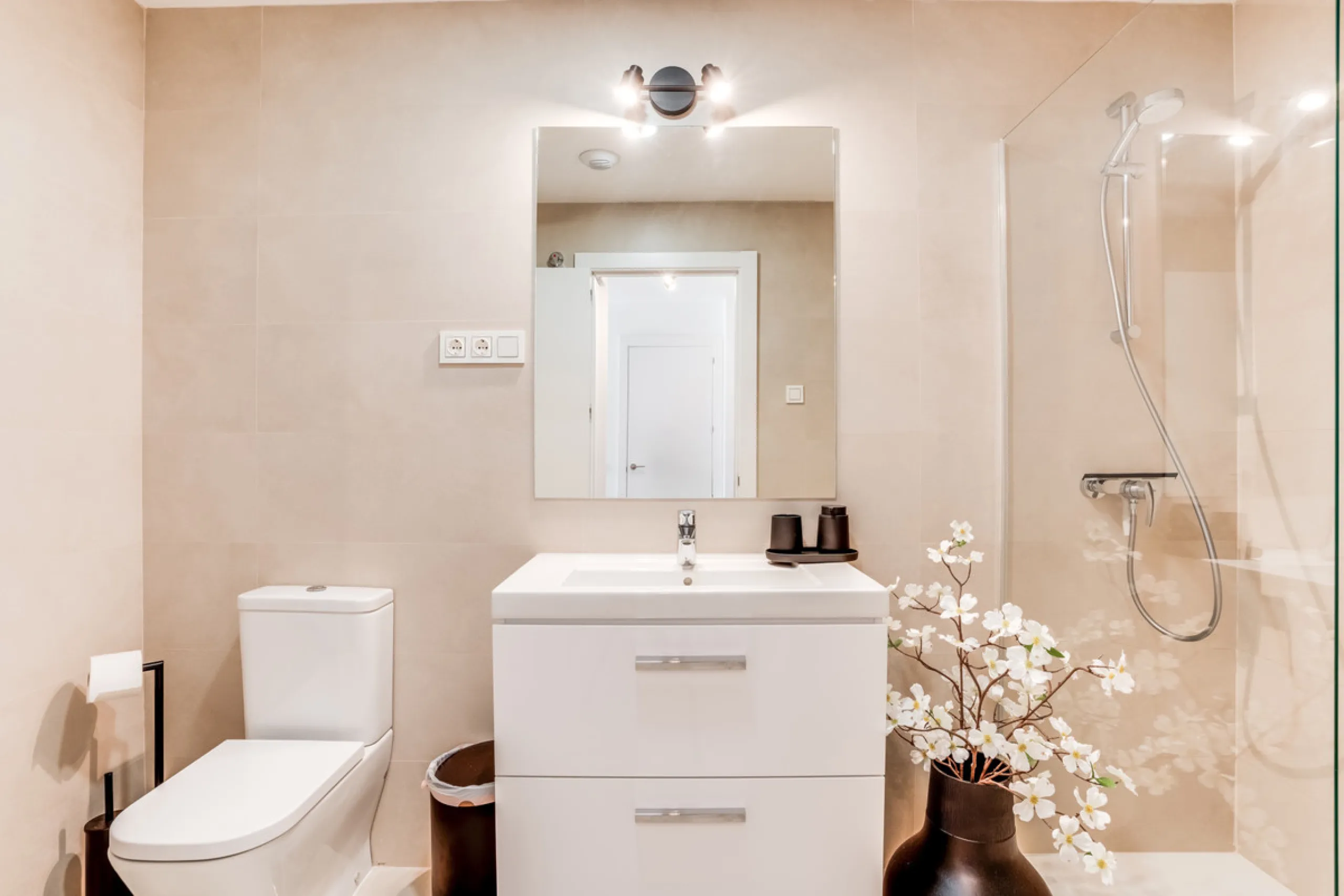 Experience high-rise living in the heart of Malaga! This elegant 2-bedroom, 2-bathroom apartment is located on the 25th floor of the iconic Malaga Urban Sky Tower, offering breathtaking panoramic views of the city skyline.