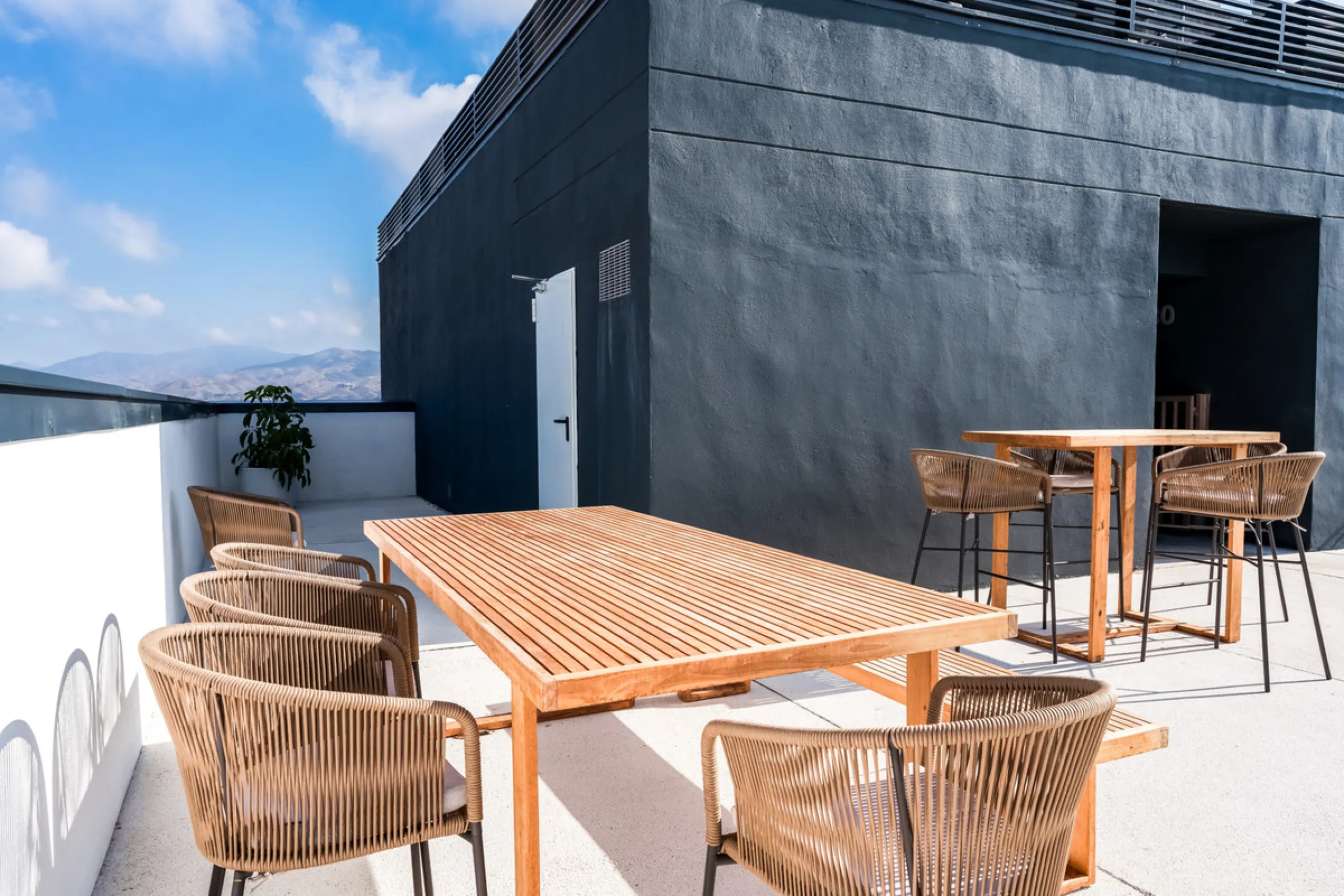 Experience high-rise living in the heart of Malaga! This elegant 2-bedroom, 2-bathroom apartment is located on the 25th floor of the iconic Malaga Urban Sky Tower, offering breathtaking panoramic views of the city skyline.