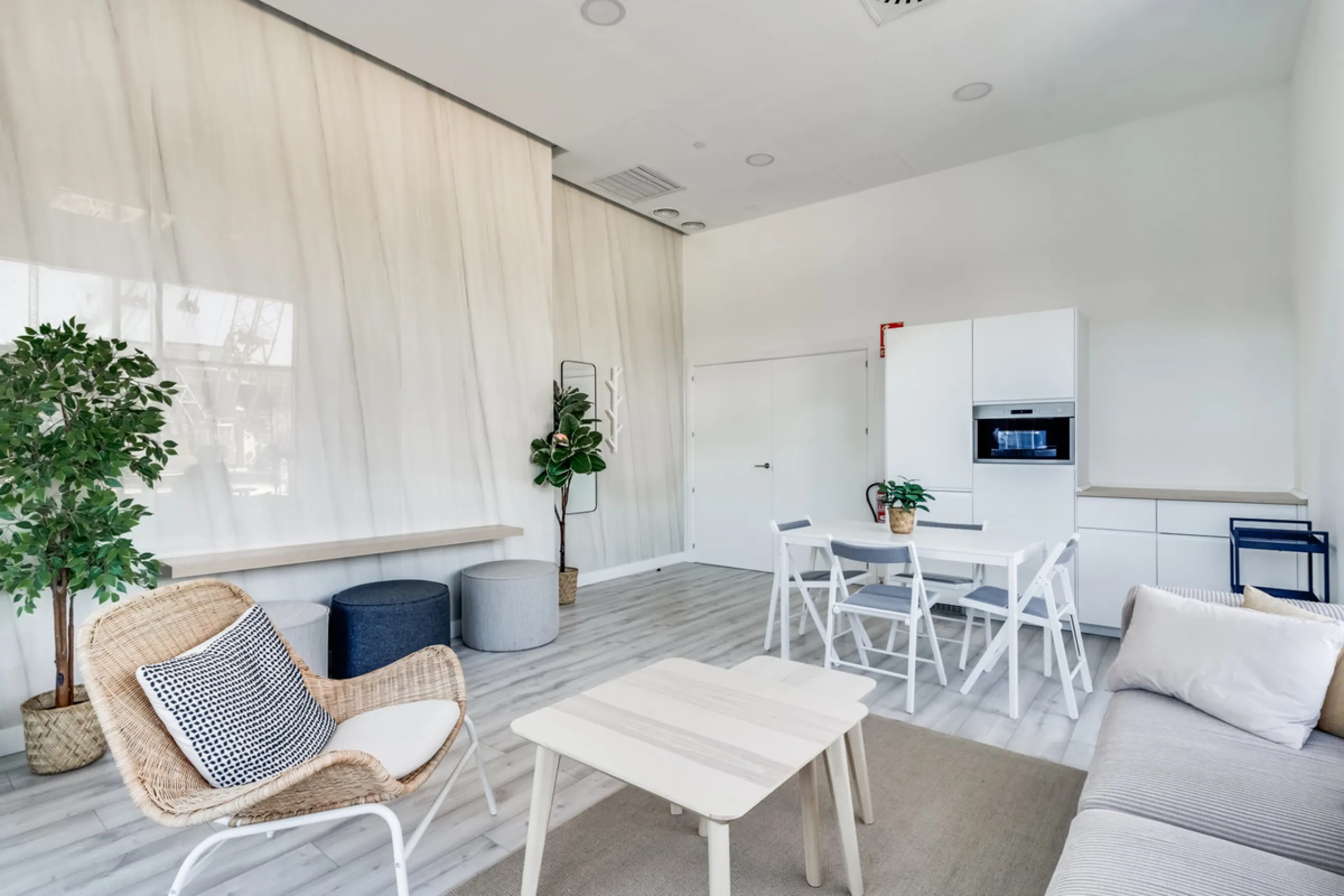 Experience high-rise living in the heart of Malaga! This elegant 2-bedroom, 2-bathroom apartment is located on the 25th floor of the iconic Malaga Urban Sky Tower, offering breathtaking panoramic views of the city skyline.