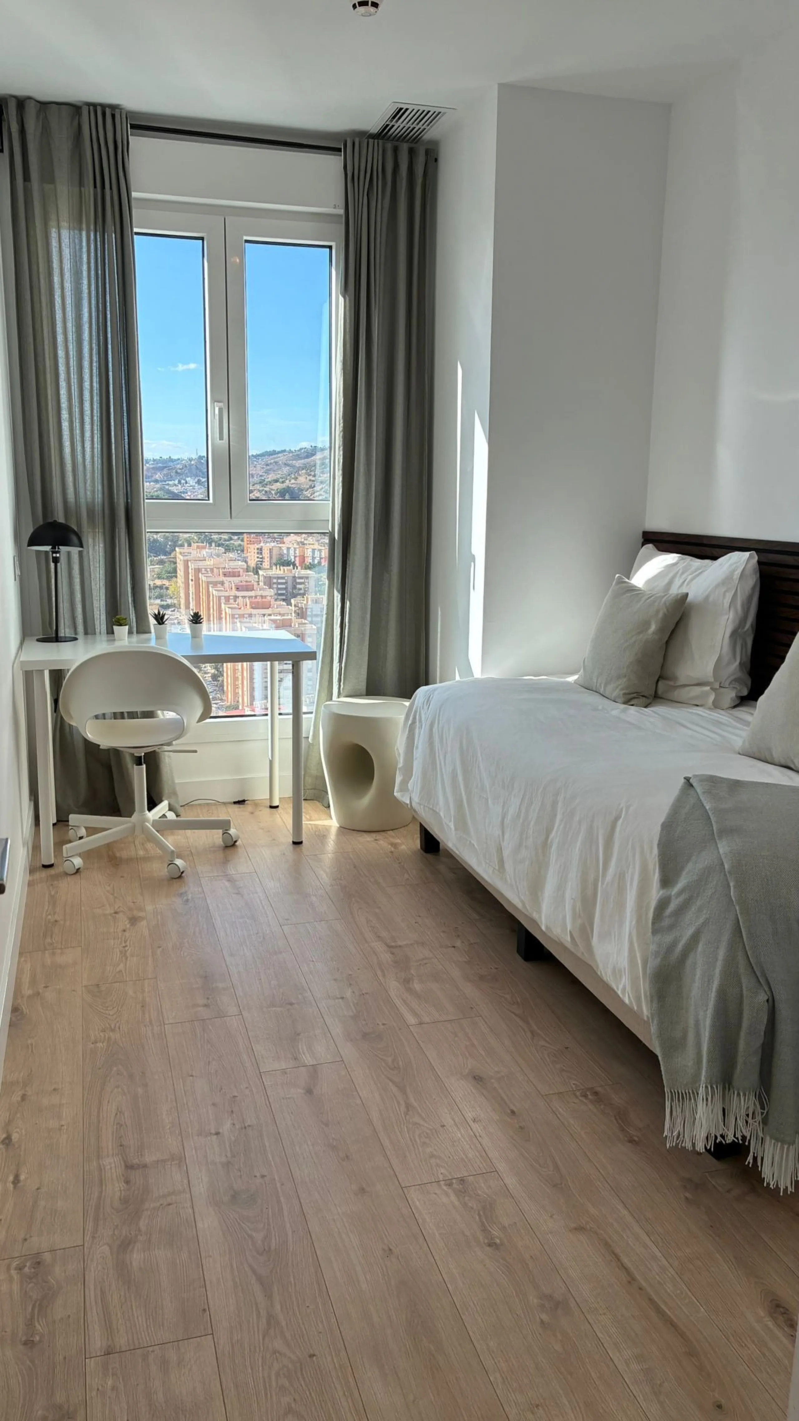Experience high-rise living in the heart of Malaga! This elegant 2-bedroom, 2-bathroom apartment is located on the 25th floor of the iconic Malaga Urban Sky Tower, offering breathtaking panoramic views of the city skyline.