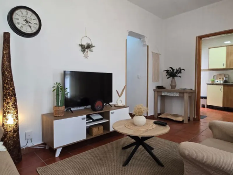 An excellent opportunity to purchase a terraced house located in the heart of Torremolinos, Malaga, with the possibility of building three more floors.